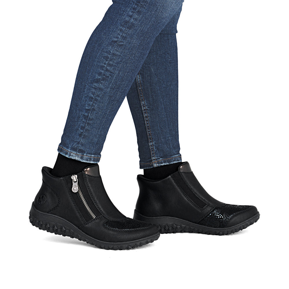 Women’s Wide-Fit Zip-Up Ankle Boot
