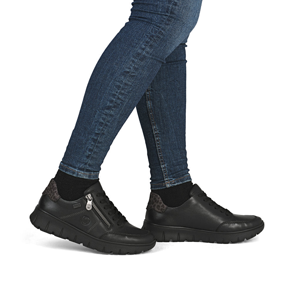 Women’s Leather Lace-Up Walking Shoe