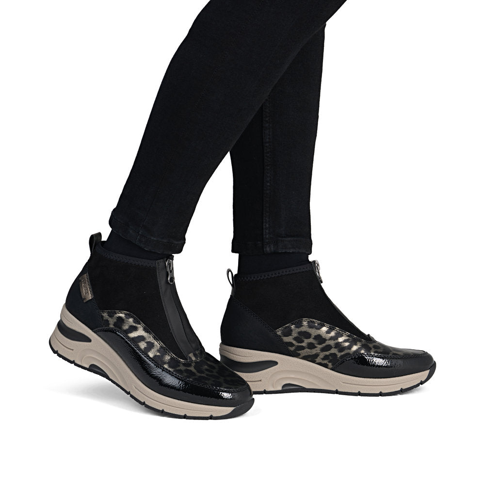 Women’s Leather Zip-Up Bootie