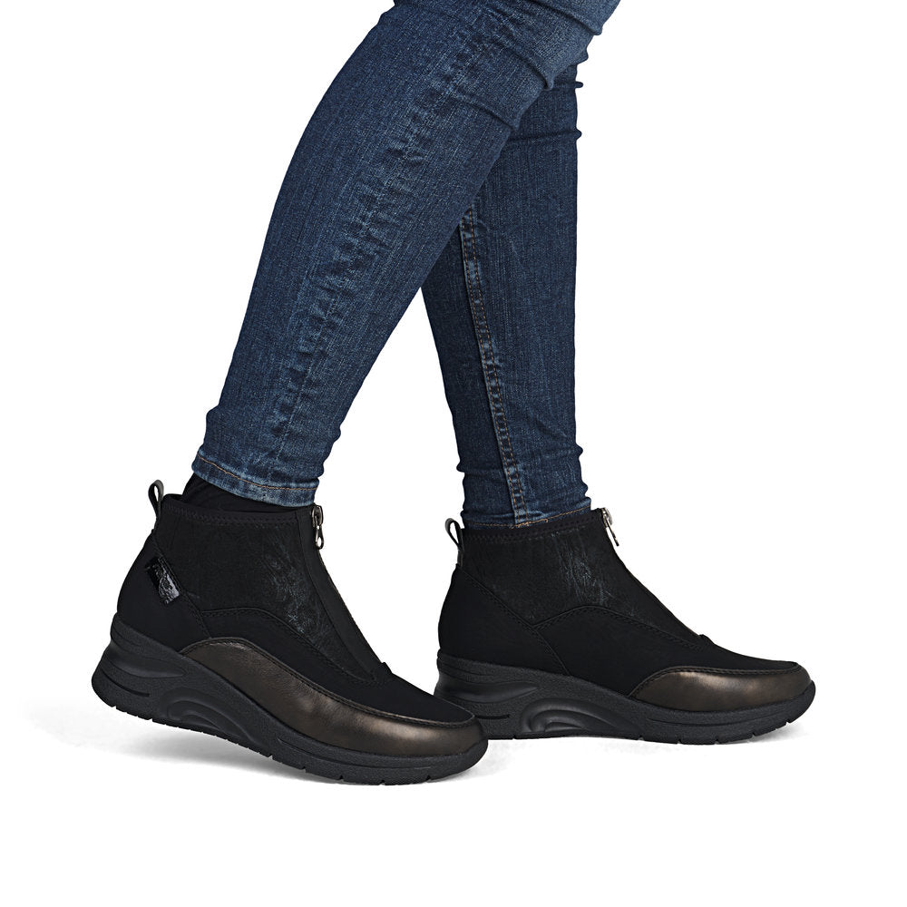 Women’s Leather Zip-Up Bootie